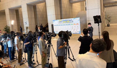 2025年度ベスト10発表式(第一生命保険 日比谷本社ビルロビー)
