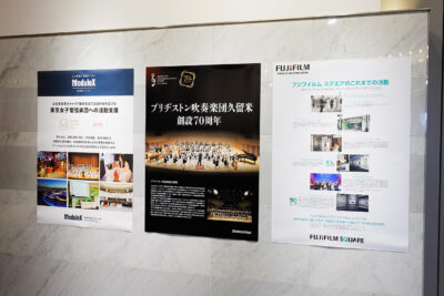 会場風景　受賞活動ポスター(2)