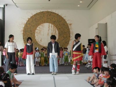 京都展で行われた小学生による ファッションショー
